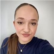 Soy una estudiante de trabajo social apta para dar clases de cualquier asignatura.